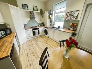 Kitchen- click for photo gallery